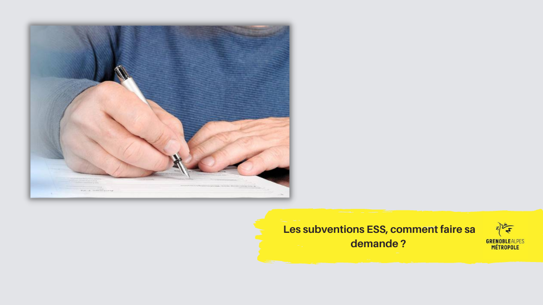 Photo des mains d&#039;une personne qui remplissent un dossier, bandeau jaune &quot;Les Subventions ESS, comment faire sa demande&quot; avec le logo de la Métropole de Grenoble