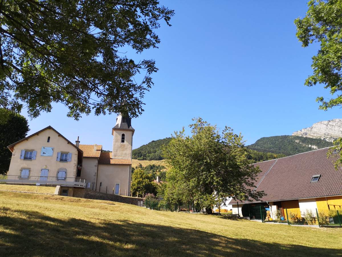 village Mont St Martin